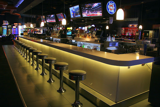 Dave & Buster's Irvine Logo