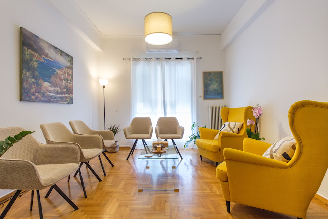 'Ελενα Ανεμογιάννη - Ψυχολόγος