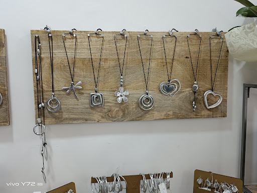 COMPARONE accessori moda, rivenditore VESTOPAZZO Gallery - Italy