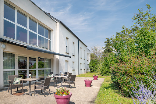 Photo de Maison Retraite La Croix Papillon à Neuvy-le-Roi (37370)