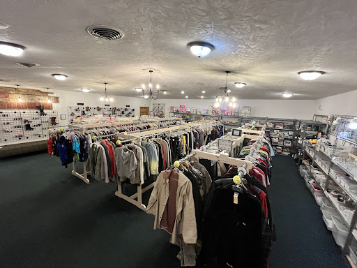 Helping Hands Resale Shoppe (Chillicothe) - Thumbnail