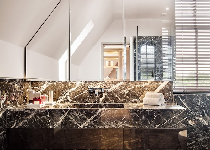 London International photo 3