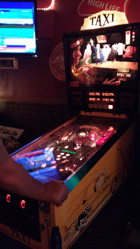 Dee's Bar & Lounge - Thumbnail