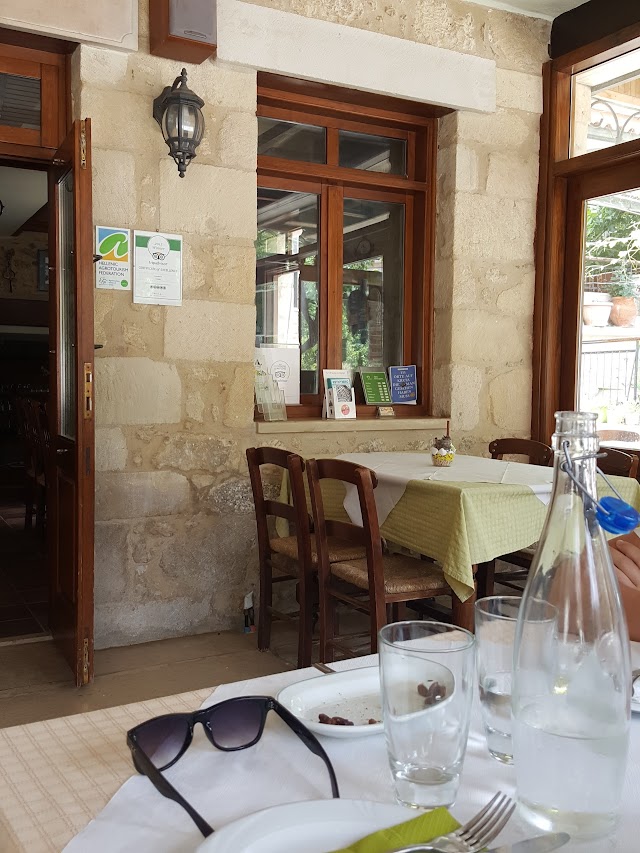 ΠΑΡΑΔΟΣΙΑΚΗ ΤΑΒΕΡΝΑ ...ΓΟΥΛΕΣ...(GOULES)