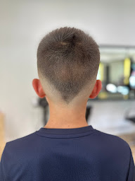 Photo n°15 de LOOK'S - Les salons de coiffure - Lorient - SANS RDV - Non stop 6J/7 à Lorient (Salon de coiffure)