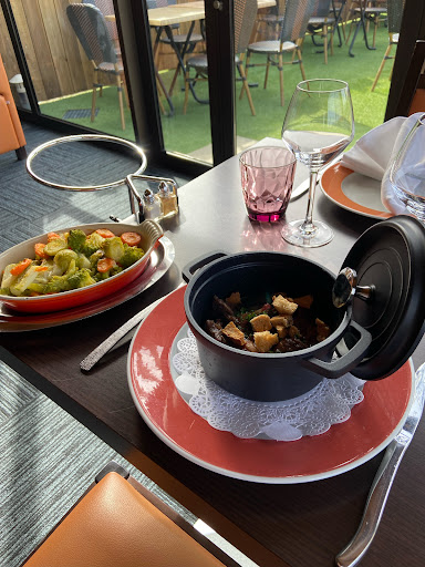 Photo 3 - Monts Restaurant