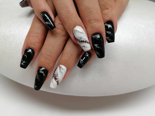 Nails in Kreuzebra - Visual