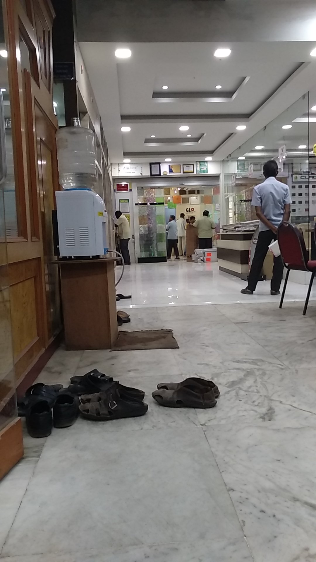 Store image