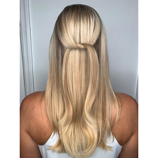 She She on 5th Blow Dry Loft & Salon - Thumbnail