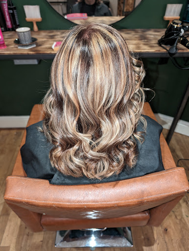 B-hive hair lounge - Thumbnail
