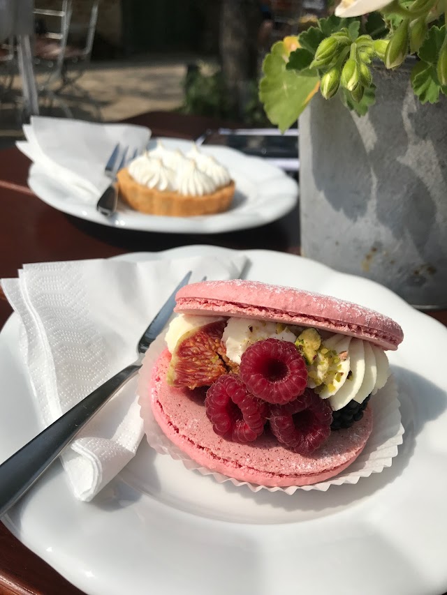 Dvorek :: café wine bistro