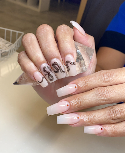Tj Nails interior view