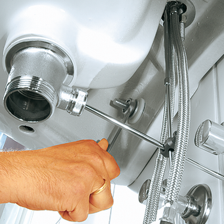 как правильно ставить раковину. крепление для раковины в ванной. шпильки для крепления раковины. монтаж раковины в столешницу. мойка вставленная в столешницу нержавейка.