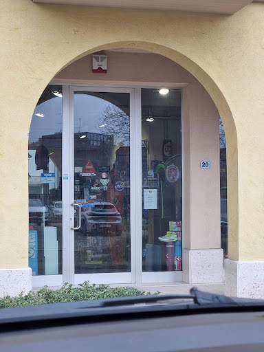 3.30 running store - Visual