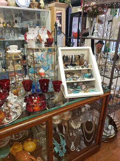 Window Box Antiques - Thumbnail