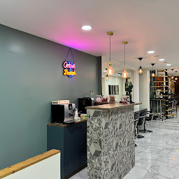 Photo n°1 de Les Blondes et les Brunes (Courbevoie) à Courbevoie (Salon de coiffure)