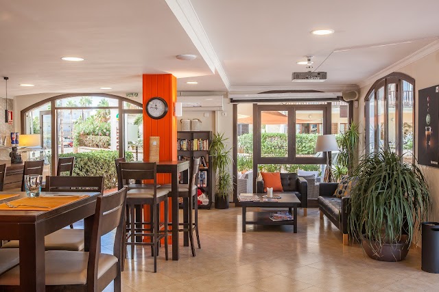 ORANGE Colom Seaside Apartments, Restaurant&Lounge