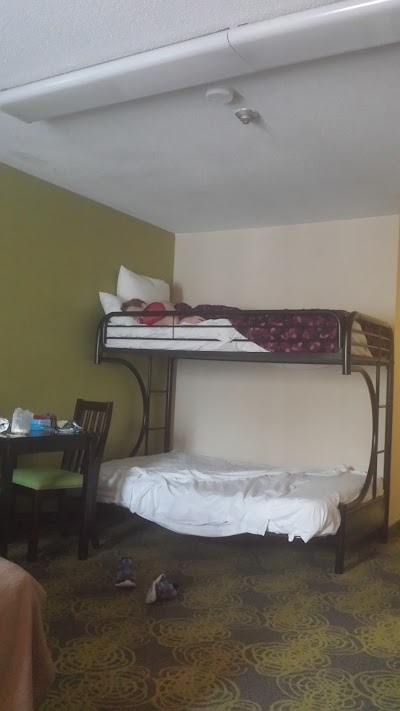 Photos of Comfort Hotel & Suites