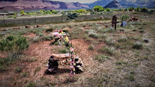 Castle Valley Cemetery Gallery - United States