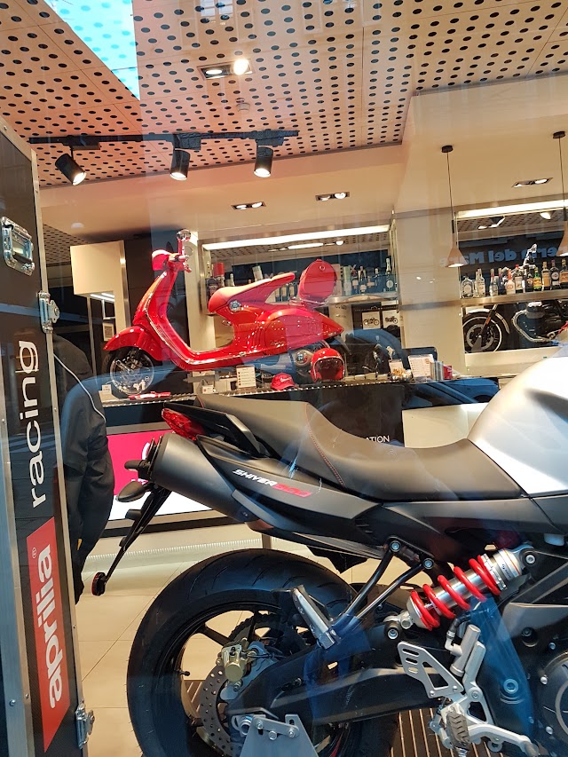 Piaggio Motoplex Milano City Lounge