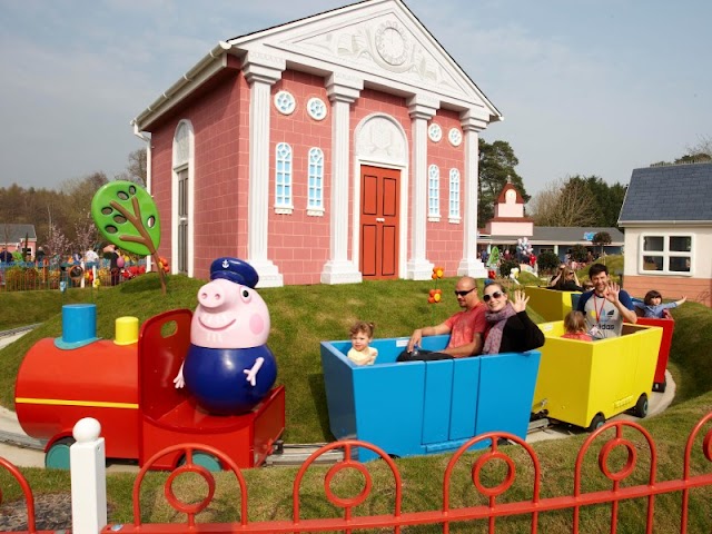 Paultons Theme Park Home of Peppa Pig World