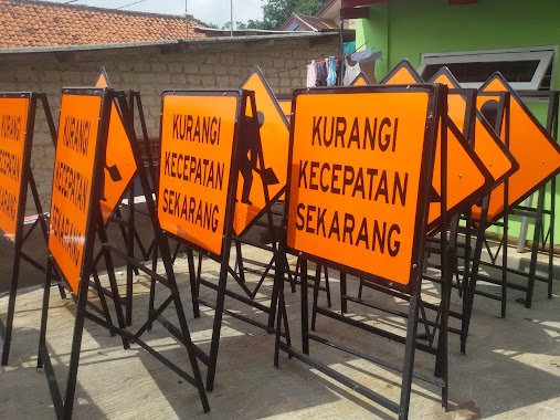 Production of traffic signs, Author: Produksi Rambu-Rambu Lalulintas