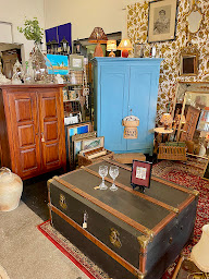 Photo n°30 de Village Antiquités Brocante Rauzan à Rauzan (Magasin de meubles d'occasion)