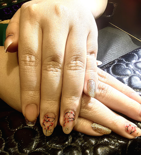 Shinee's Nail Spa and Henna Station