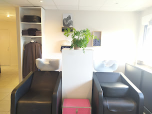 Photo n°13 de Madame Hélène - Salon de Coiffure Mixte Bio & Végétal à Betton (Salon de coiffure)