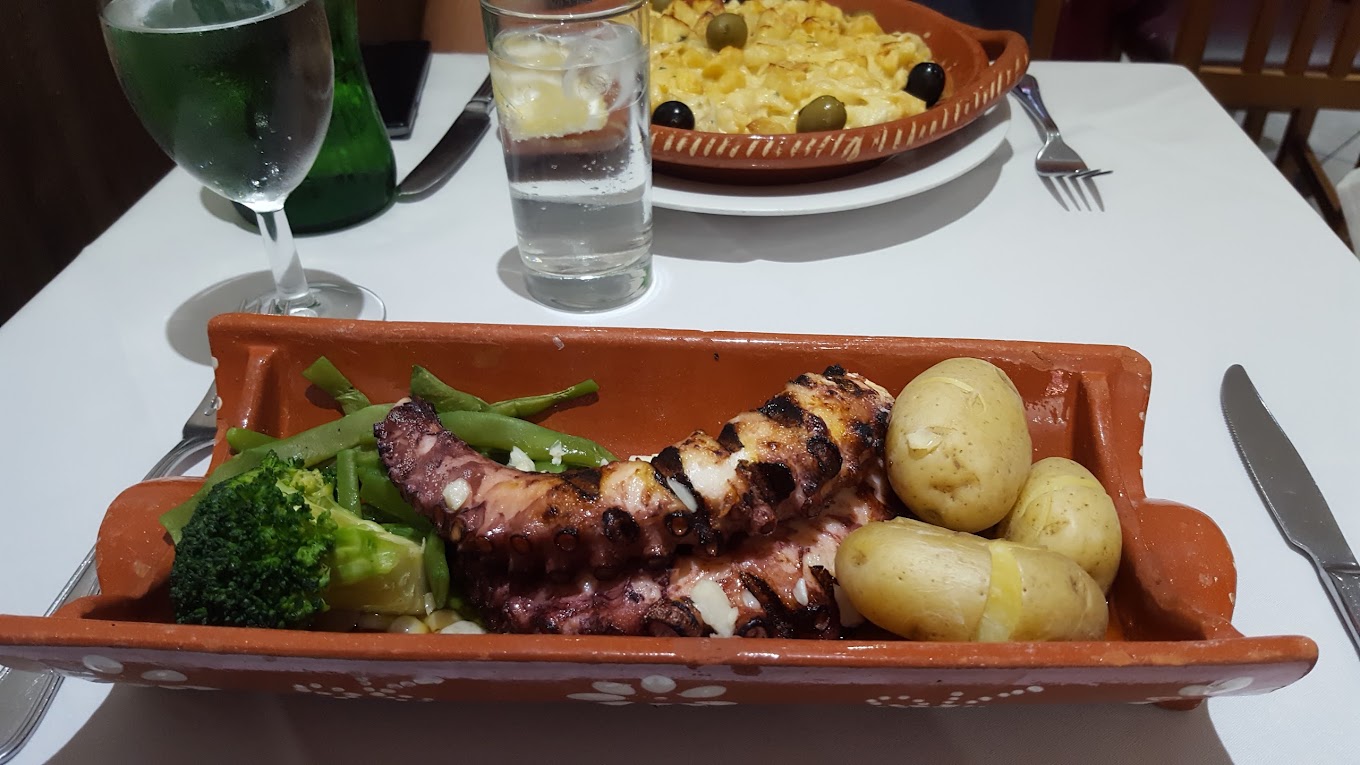 Join us on a discovery of the vibrant culinary scene of Brixton with its diverse range of restaurants. From authentic Portuguese cuisine to tantalising Caribbean flavours and innovative Indian dishes, explore the best restaurants in Brixton for a memorable dining experience. #brixton Things To Do In Brixton | Best Restaurants In London | Brixton Cafes #korean #caribbean #kebab #thaifood