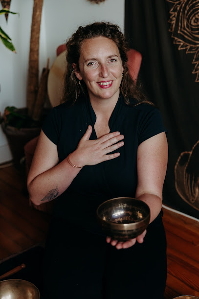 Chloé Corcaud - Mafana - Guérisseuse De L'âme, Sonothérapeute, Professeure En Yoga Du Son