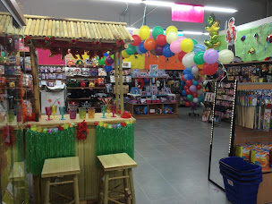 Photo n°19 de Jour de Fête à Amilly (Magasin de déguisements)