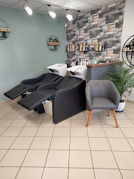 Photo n°1 de Au salon de jennifer à Fyé (Salon de coiffure)