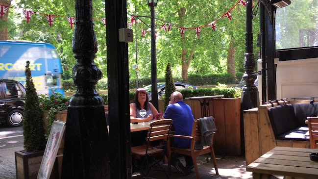 Reviews of The Swan, Hyde Park in London - Pub