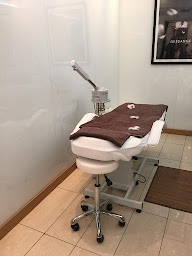 Photo n°3 de DESSANGE - Coiffeur Paris 12 à Paris (Institut de beauté)