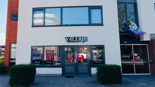 Valerie Kledingreparatie Stomerij Schoenmakerij Schoenreparatie Sleutelservice Naamplaatjes Scherpenzeel Renswoude