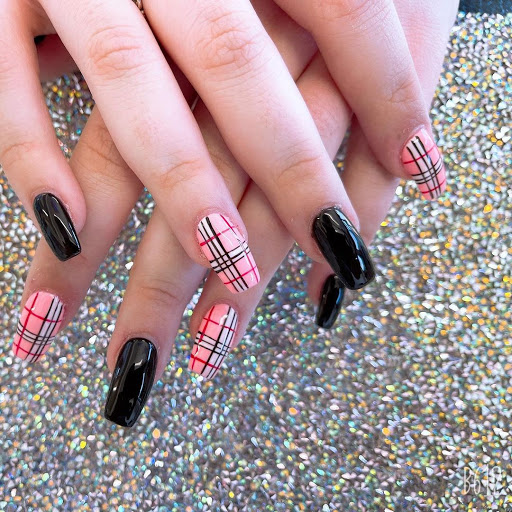 Toms Nails & Beauty - Thumbnail