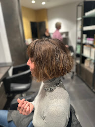 Photo n°57 de le salon 27 à Paris (Salon de coiffure)