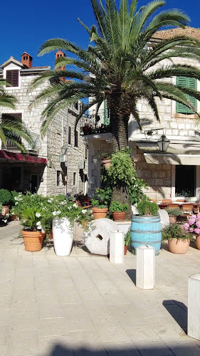 Recenzije hvar life u Starigrad - Trgovina