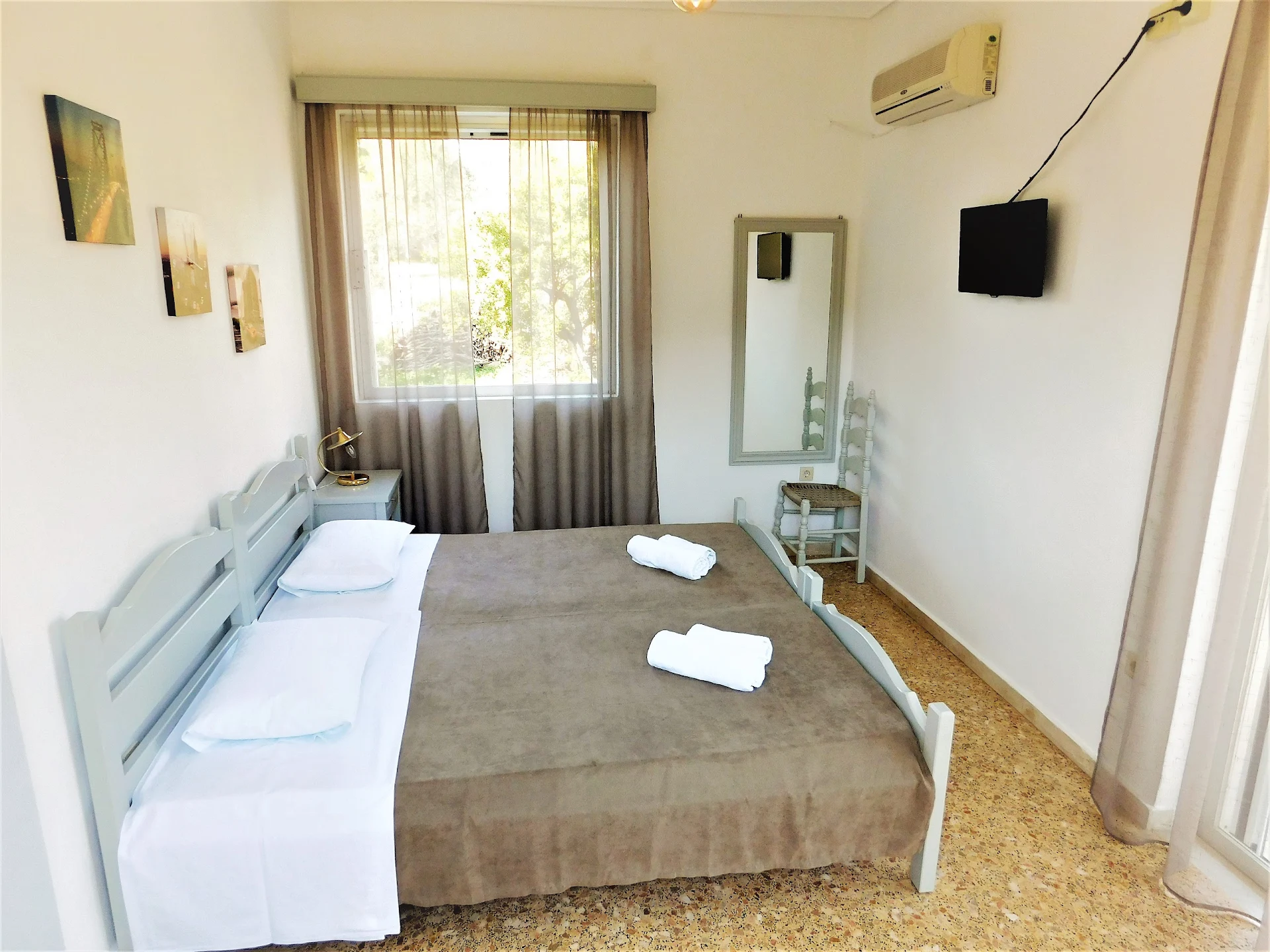 ''IRA''avia apartments, kalamata,Arvanitis ilias(fully furnished apartments) δωματια πληρως επιπλωμενα