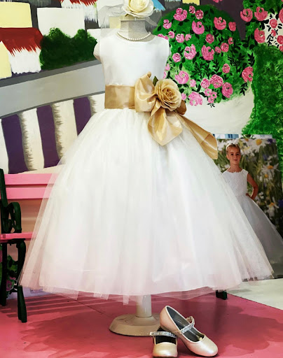 Tres Elegant formerly Luan's Dress Shop - Thumbnail
