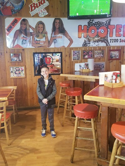 Photos of Hooters (Closed)