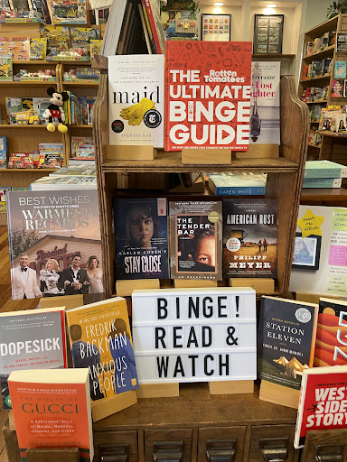 Town Book Store - Visual