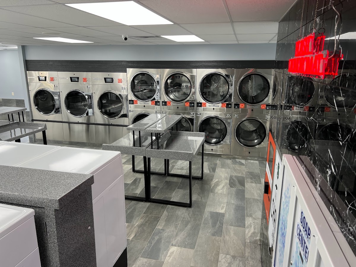 Flash Laundromat West Allis storefront and entrance in West Allis