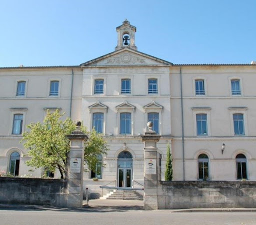 Photo de EHPAD Un Hameau Pour la Retraite à Eyragues (13630)