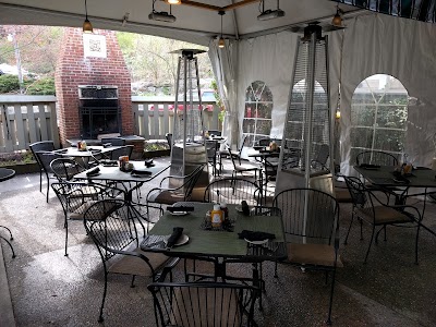 Photos of Hartwood Restaurant & Whispers Pub