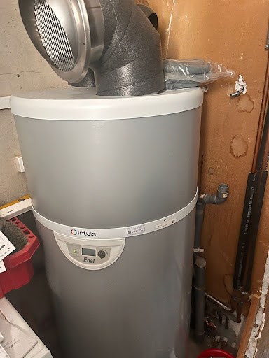 Photo de BKR Solution Habitat - Couvreur rénovation - nettoyage et démoussage toiture à Bellac (87300)