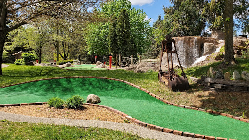 Cops & Robbers Great Escape - Mini Golf & Ice Cream Logo