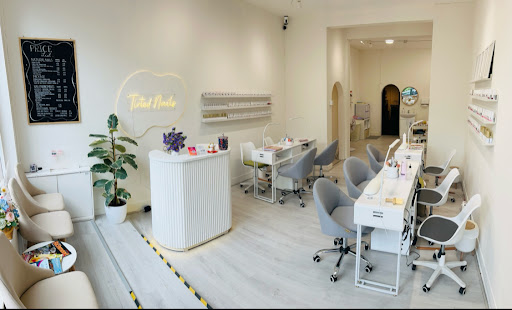 Tinted Nails Teddington