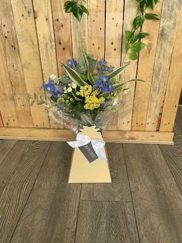 Jo's Forever Flowers - Florist
